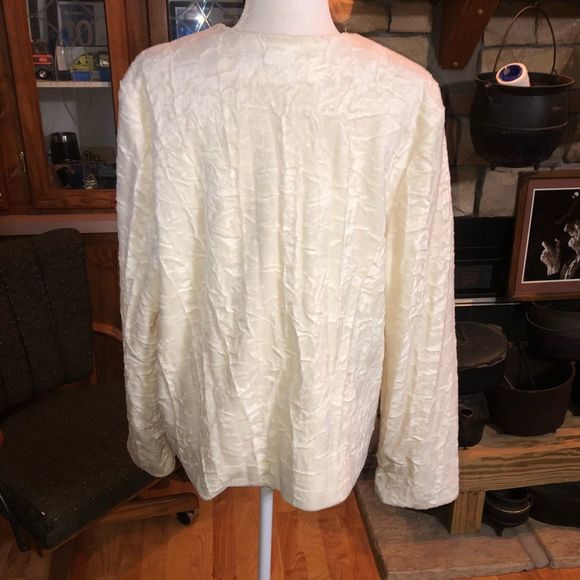 Koret size Large winter white jacket with beautiful clasp fully lined EUC - Picture 5 of 5